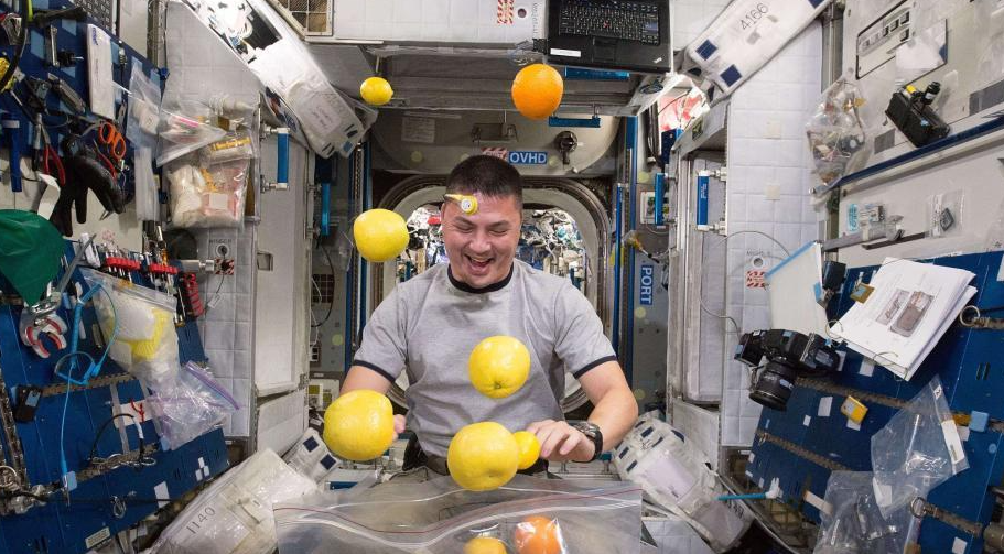 {線上娛樂}(空间站里的宇航员怎么解决生理问题) {線上娛樂}(空间站里的宇航员怎么解决生理问题)