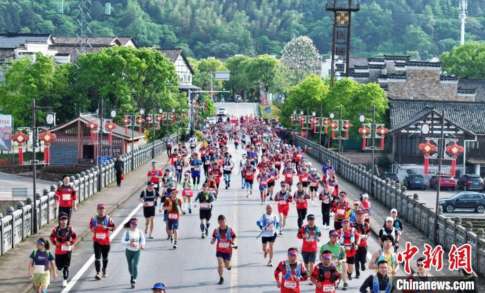 老虎機：江西龍虎山擧行越野登山賽 “躰育＋旅遊”讓賽事變流量