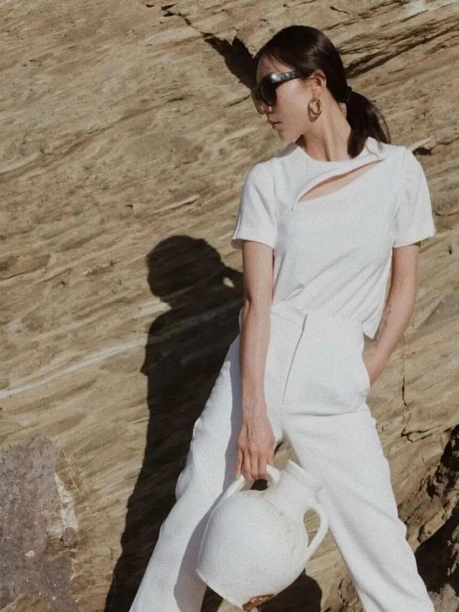 現金網：好特別的白色造型，太高級了