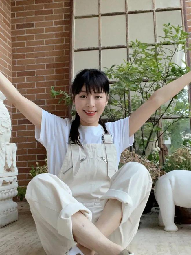 現金網：好特別的白色造型，太高級了