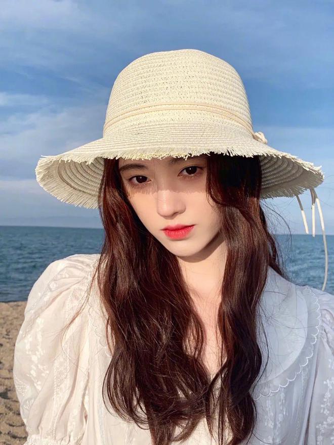 現金網：好特別的白色造型，太高級了