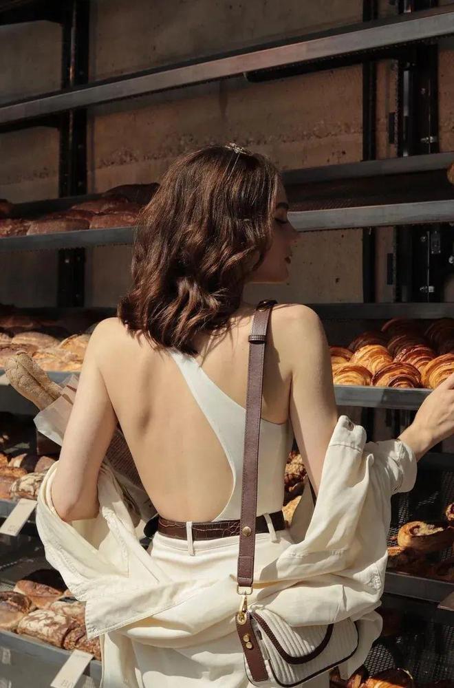 現金網：好特別的白色造型，太高級了