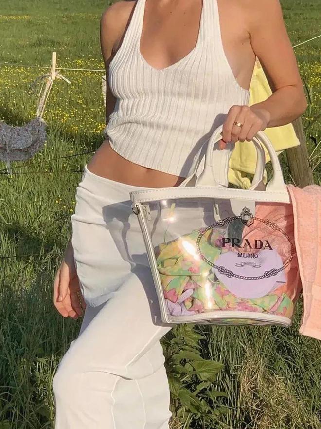 現金網：好特別的白色造型，太高級了