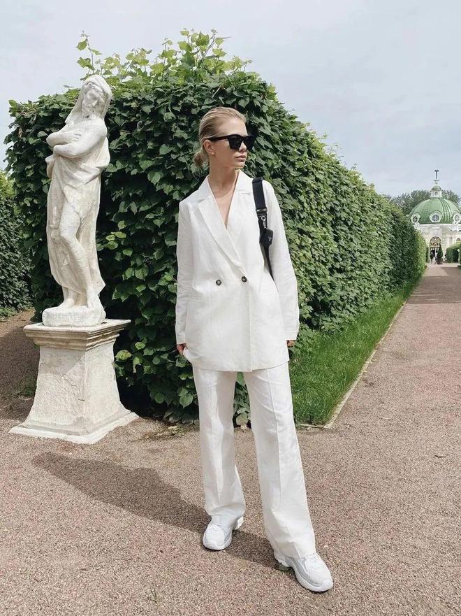 現金網：好特別的白色造型，太高級了