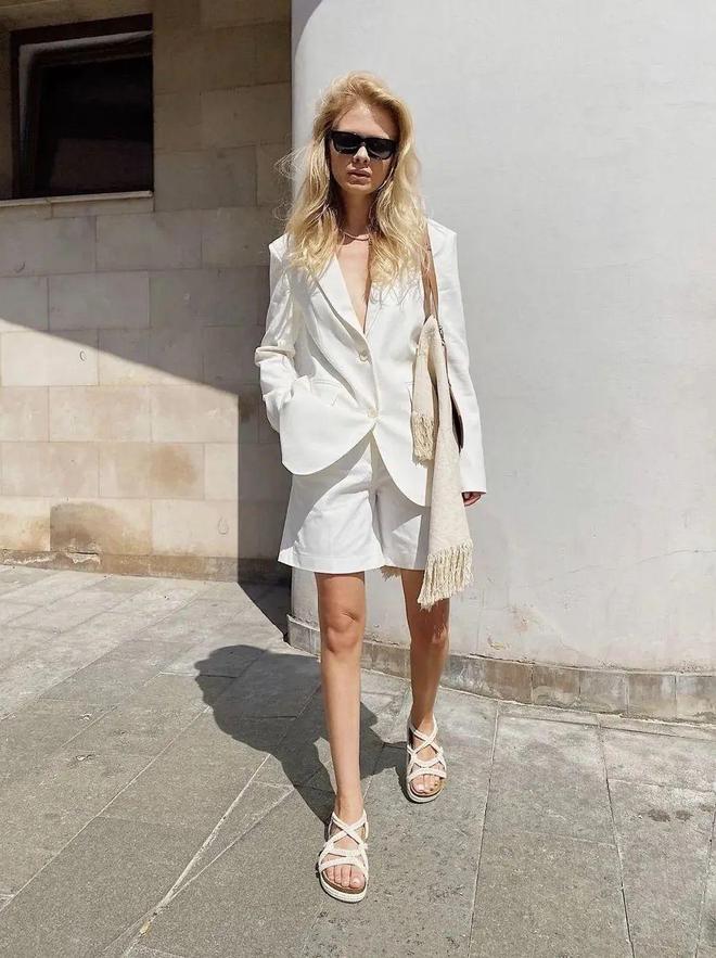 現金網：好特別的白色造型，太高級了